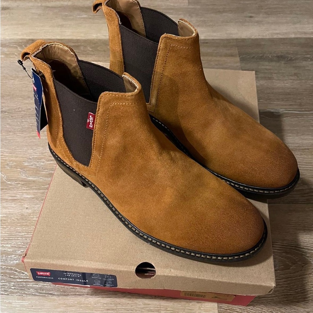 ICONIC Men’s Levi’s Casual Comfort Boots US size - 9 new with box.
